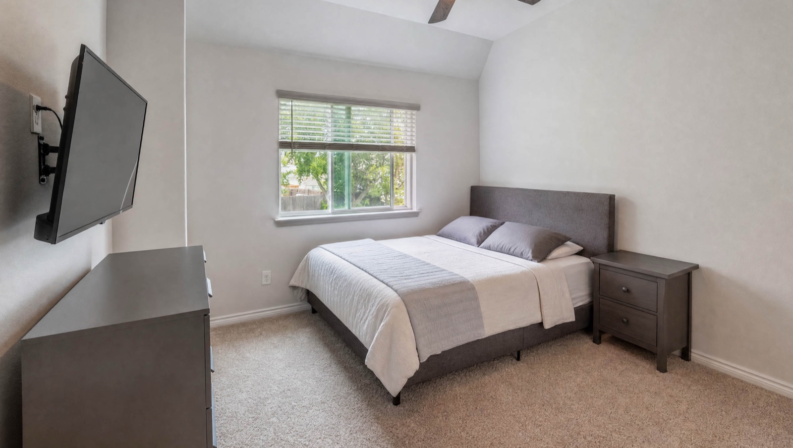 Real Estate Photo 22